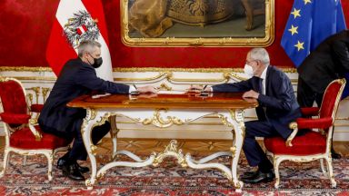 На тържествена церемония днес във виенския дворец Хофбург новият федерален