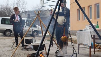 С молебен за здраве и рибен курбан бе отбелязан Никулден