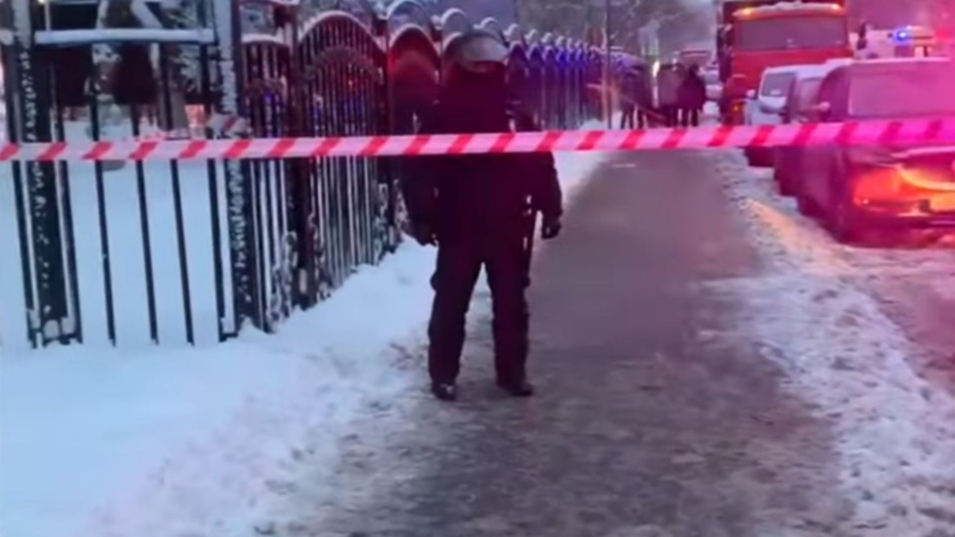 Бивш военен застреля двама и рани 4-ма след забележка за маска в Москва (видео)