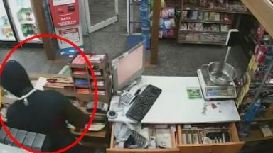 Крадец обрал магазин и прострелял продавачка остана без наказание Това