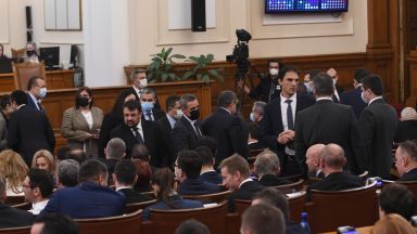 Започна първото заседание на Народното събрание за Новата 2022 година Депутатите