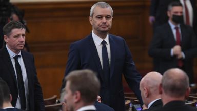Депутатът и лидер на Възраждане Костадин Костадинов заплаши че ще