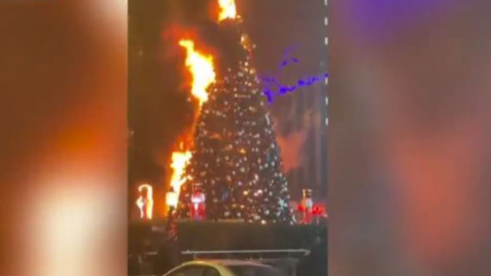 Подпалиха коледната елха на телевизия "Фокс нюз" (видео)