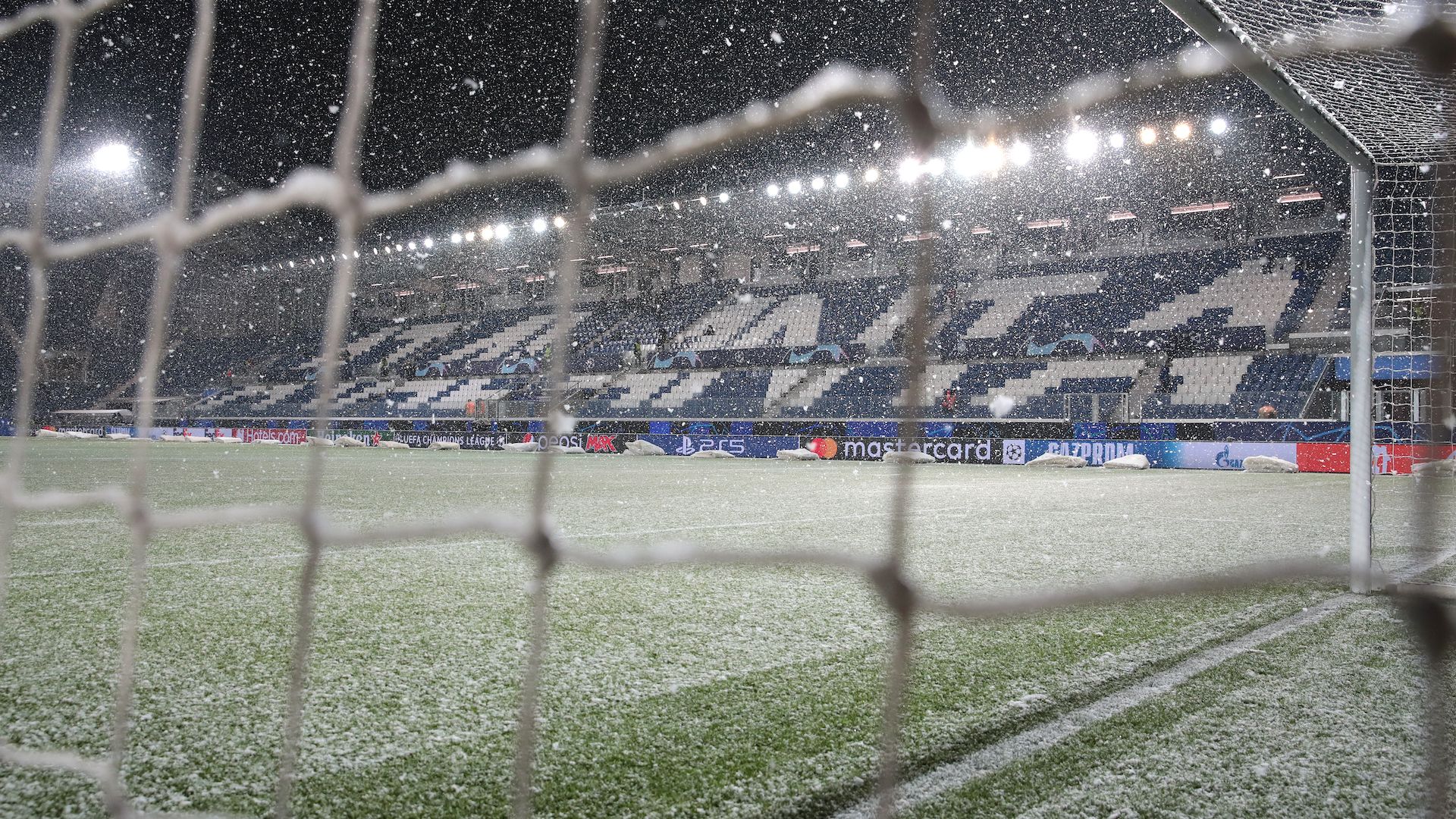 Снегът отложи с ден мач от Шампионската лига