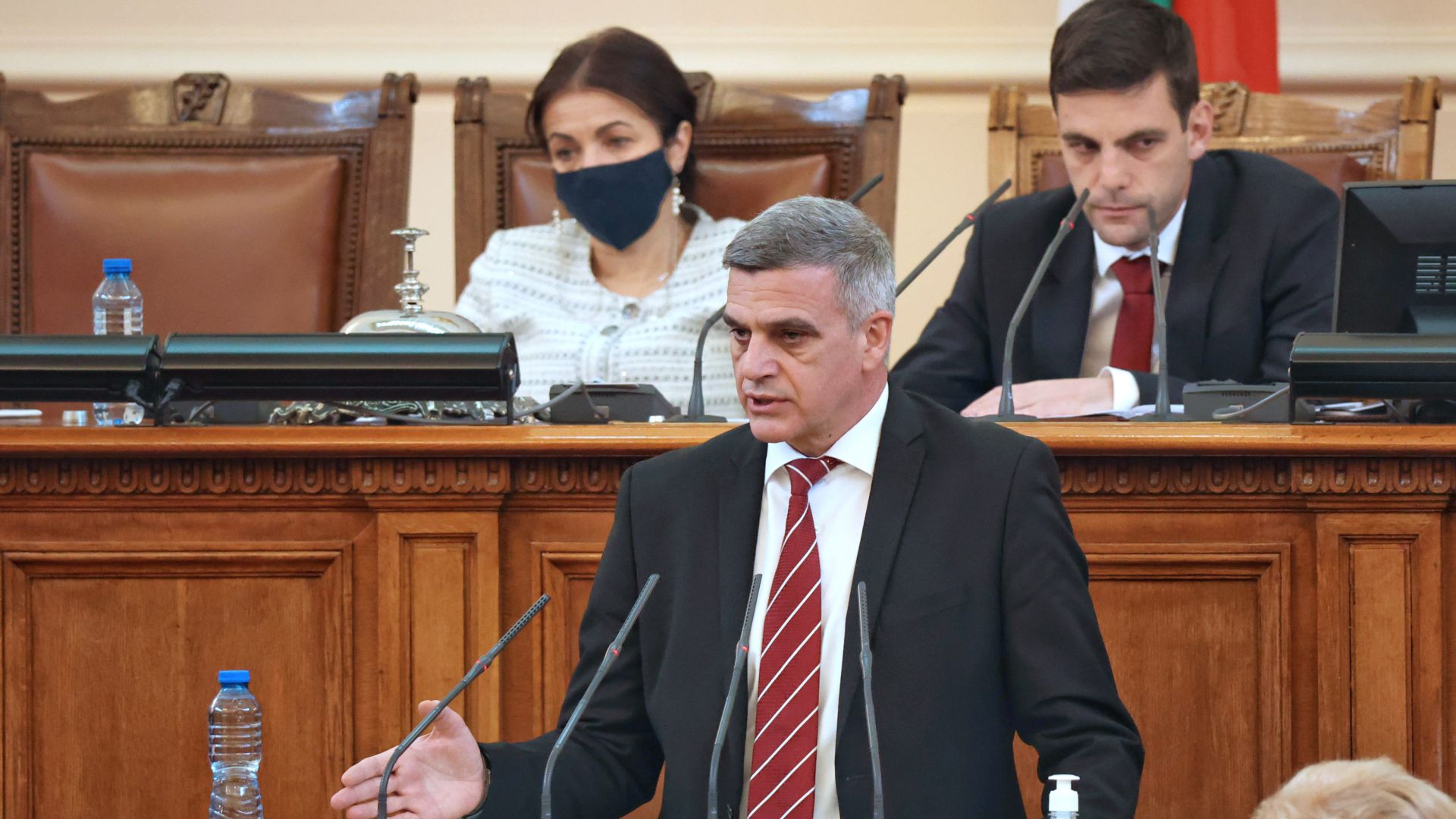 Стефан Янев пред депутатите: Икономиката ни се развива добре. Няма промяна за РС Макединия
