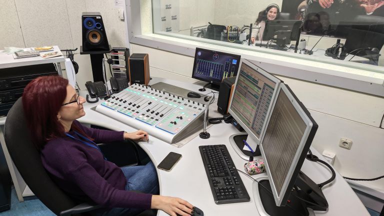 Радио Варна - първата радиостанция в България, днес навършва 87