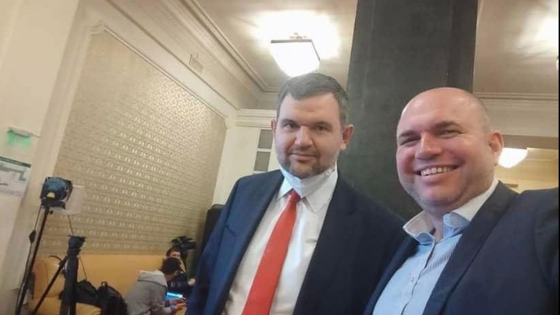 Селфи на Владислав Панев с Пеевски взриви избирателите на ДБ