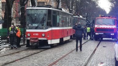 Трамвай по линията 22 дерайлира тази сутрин пред 18 СУ