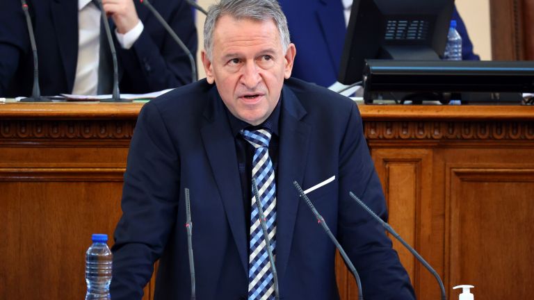 Държавата спечели от поръчките за антигенните тестове за деца, освен