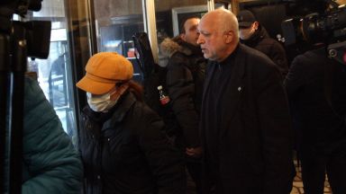 Министърът на културата проф Велислав Минеков занесе лично и остави