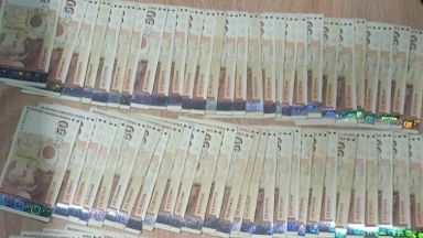 Четирима ученици намериха и върнаха голяма сума пари и злато в Пловдив