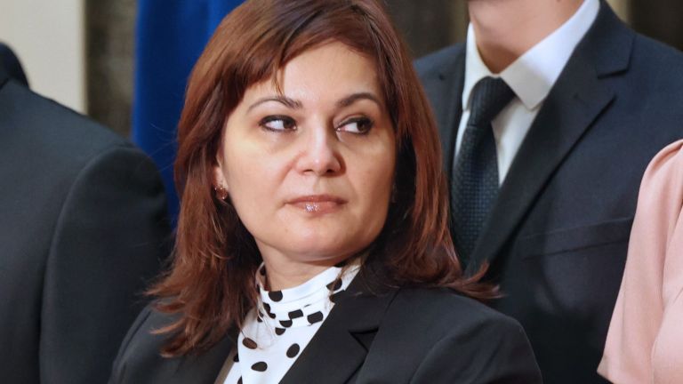 Здравният министър д-р Асена Сербезова свиква днес експертен съвет заради
