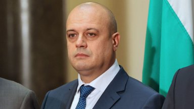 Министърът на туризма: Не съм сапьор, но съм убеден, че мини няма да видя по Черноморието