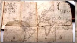 Антикварни книги от XVI век с рядка сгъваема карта на света, бяха продадени за 482 000 долара