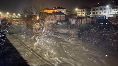Тежка обстановка в Югозападна България: Прелели реки, паднали мостове и дървета, свлачища