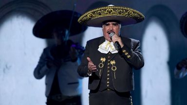Отиде си идолът на Мексико - певецът Винсенте Фернандес