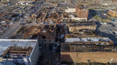 Броят на жертвите от мощните торнада опустошили градове в Кентъки