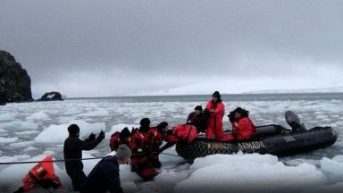 Българските антарктици от първата група на 30 ата българска антарктическа експедиция