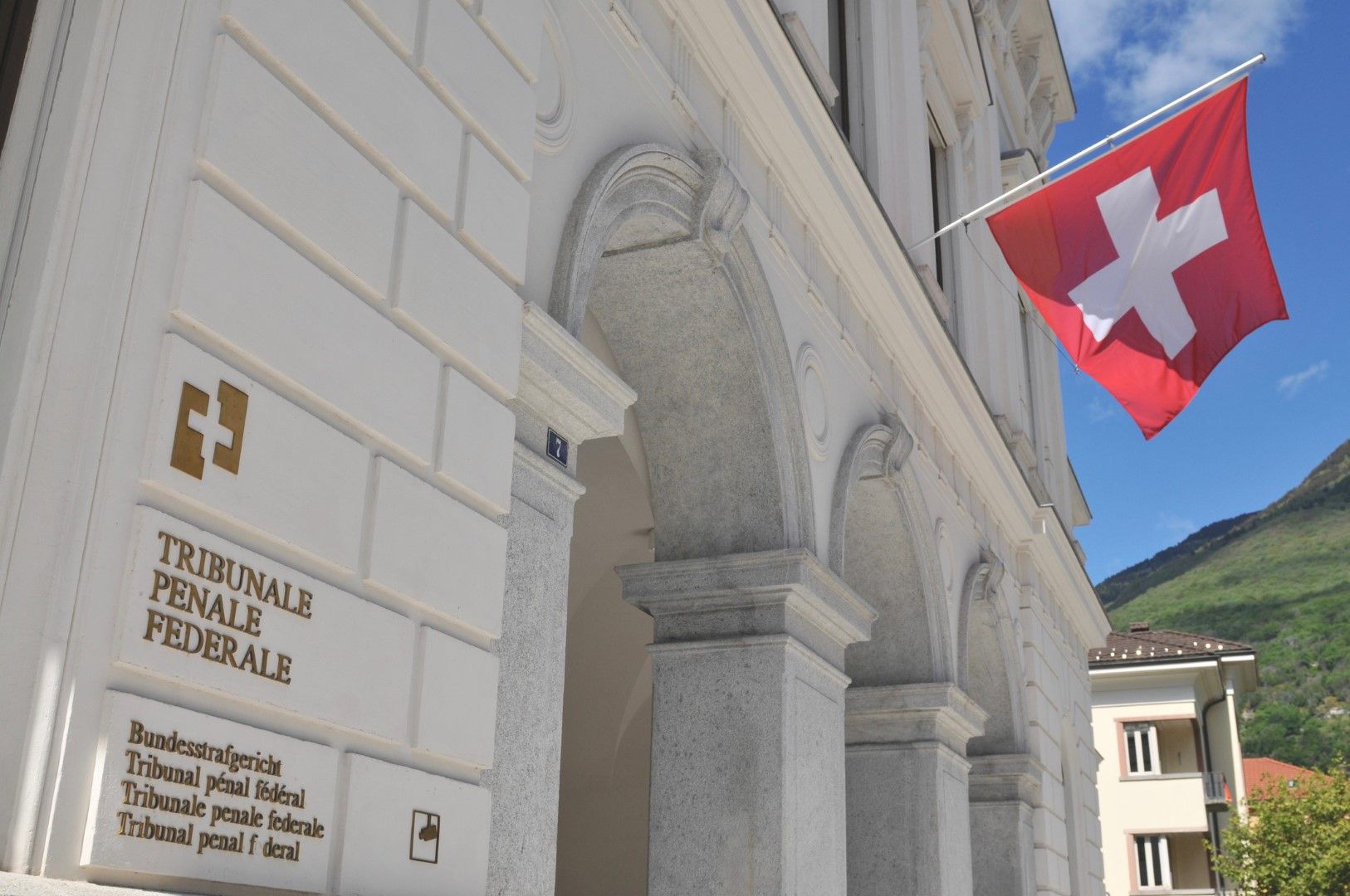 Федералният наказателен съд на Швейцария постанови с решение, публикувано в понеделник, че няма причина да поставя под съмнение независимостта на съдебната система на САЩ и че властите на страната са представили достатъчно основания да поискат съдебен про