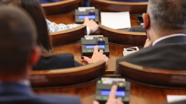 ЦИК обяви новите 12 депутати, още двама напускат парламентарната група на ПП 