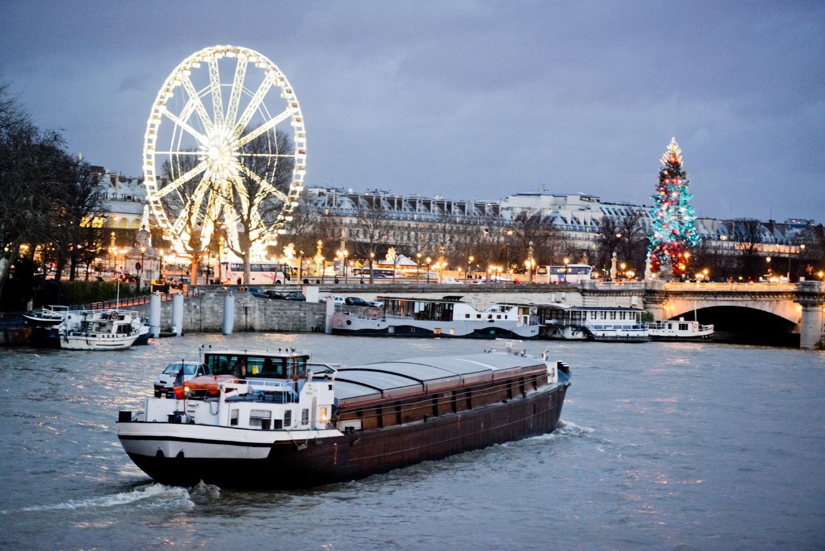 Крайбрежието на Сена в Париж, Франция