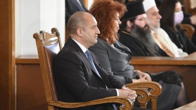 Президентската двойка Румен Радев и Илияна Йотова полага клетва за