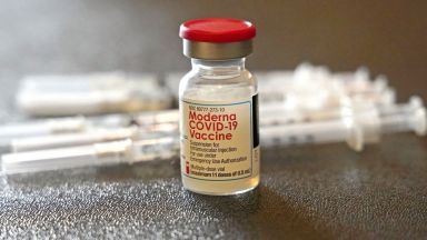 Американската технологична компания Модерна съобщи че е подала съдебен иск