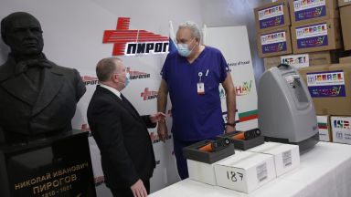 Израел дари близо два тона маски респиратори спринцовки оксиметри и