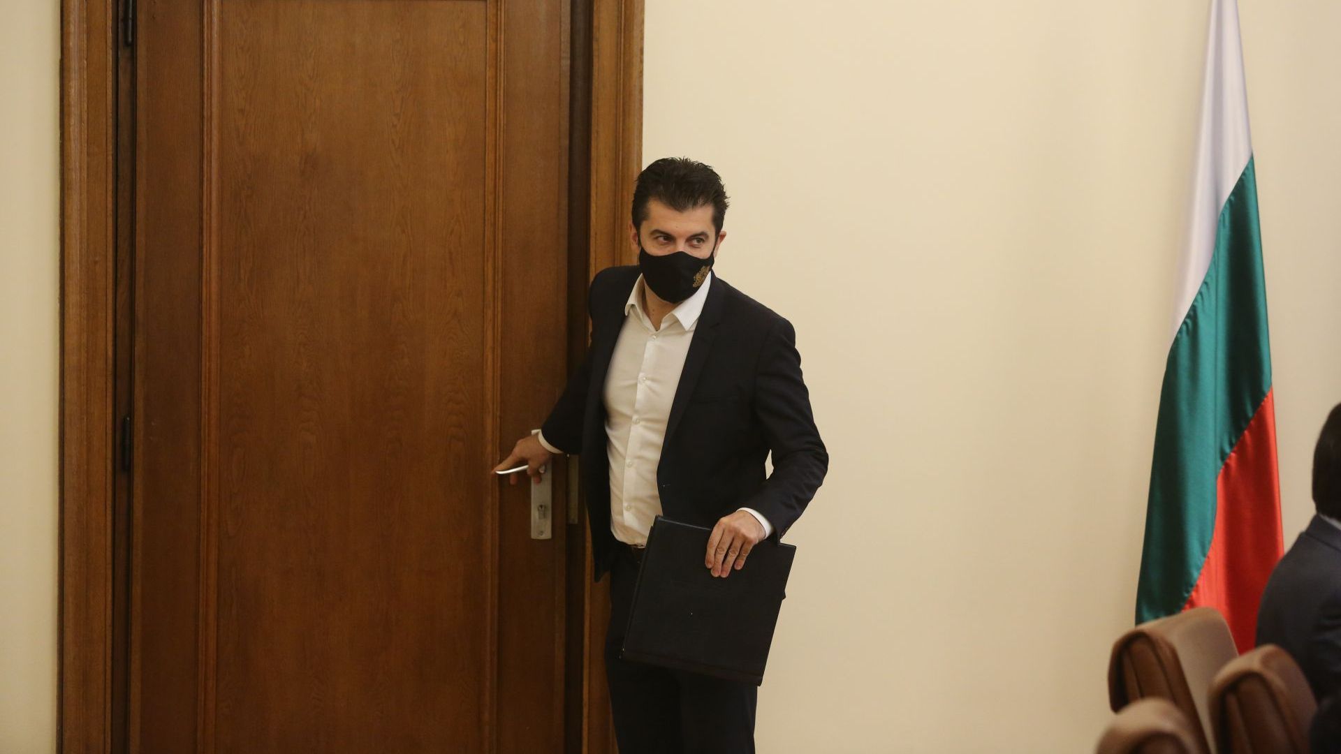 Прокуратурата не намери данни за престъпление в казуса с гражданството на Кирил Петков 