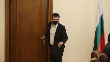 Прокуратурата не намери данни за престъпление в казуса с гражданството на Кирил Петков 