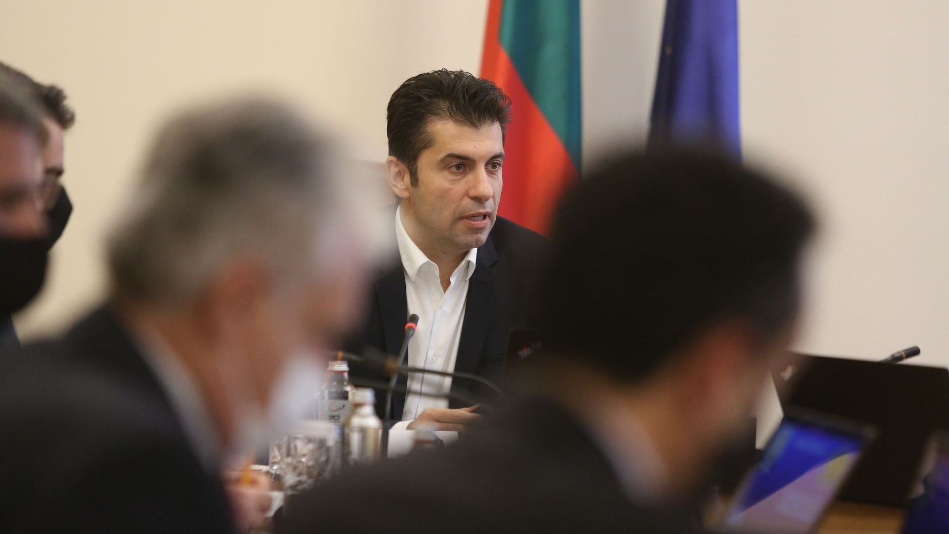 Кирил Петков поиска министрите да въведат зелен сертификат в министерствата си
