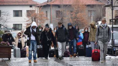 БХРА: Зимният сезон приключва, ако забранят от влизането на хора от страни в червена зона извън ЕС