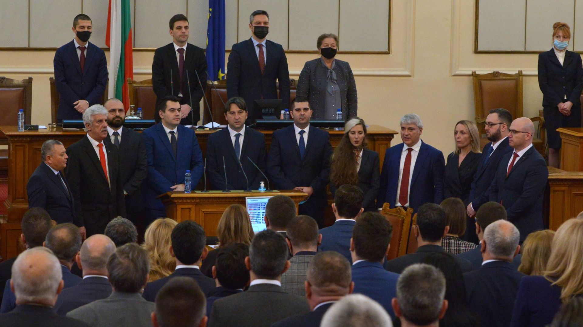 12 нови депутати се заклеха на мястото на министрите