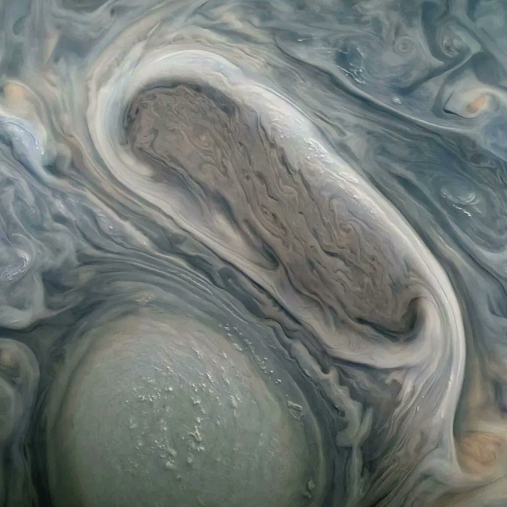 Бури на Юпитер