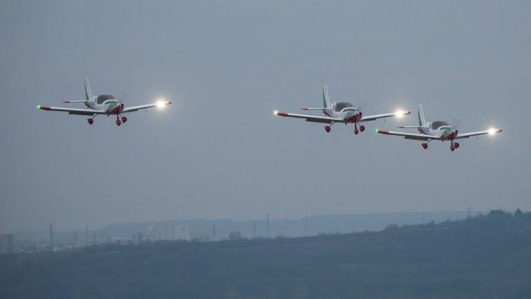 Три от четирите нови самолета Злин /Zlin Z242L/ пристигнаха на