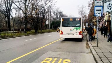 Училищните автобуси в София вече могат да се движат в