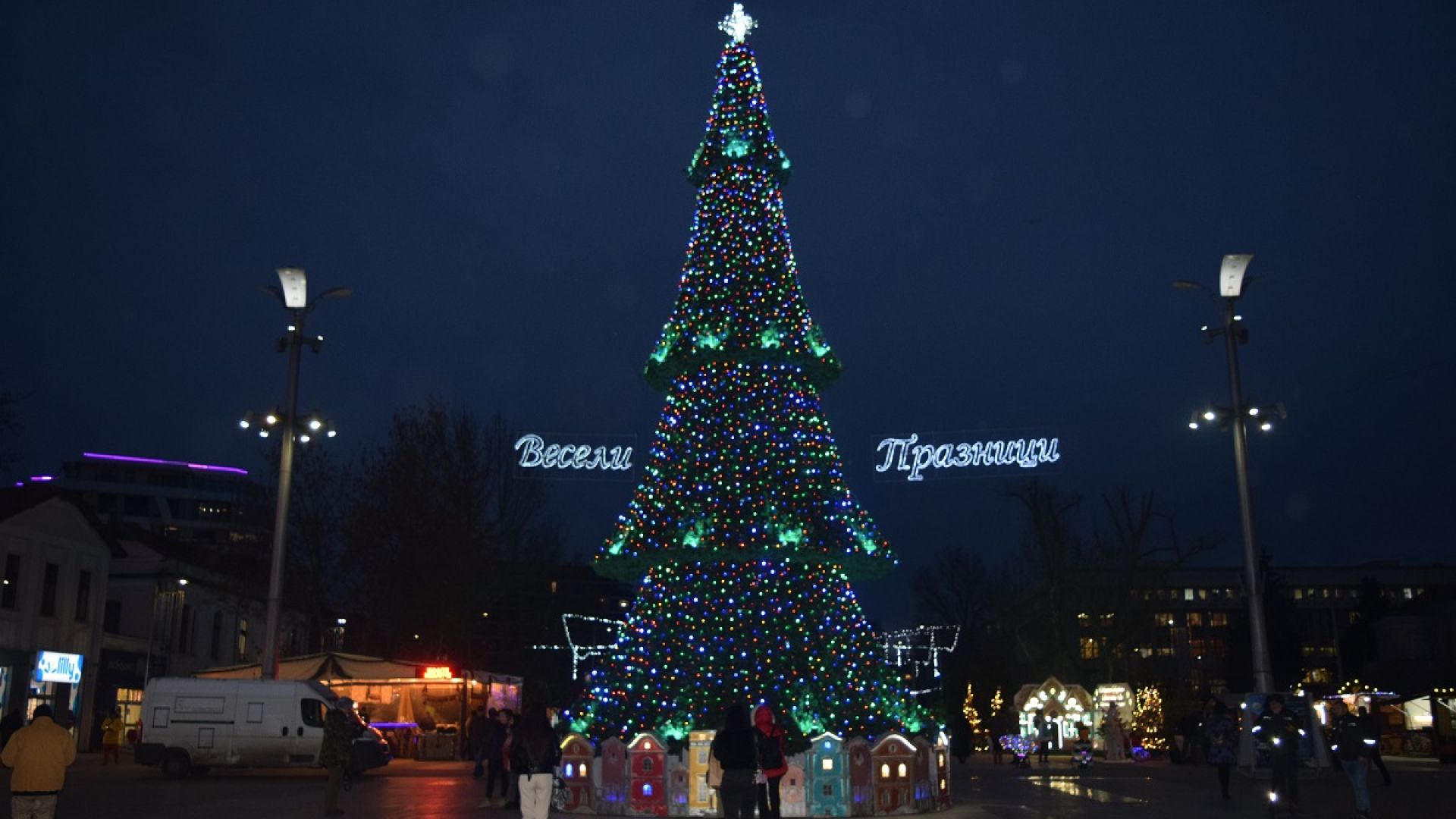 Дядо Коледа ще се срещне с бургаските деца на площад "Тройката"
