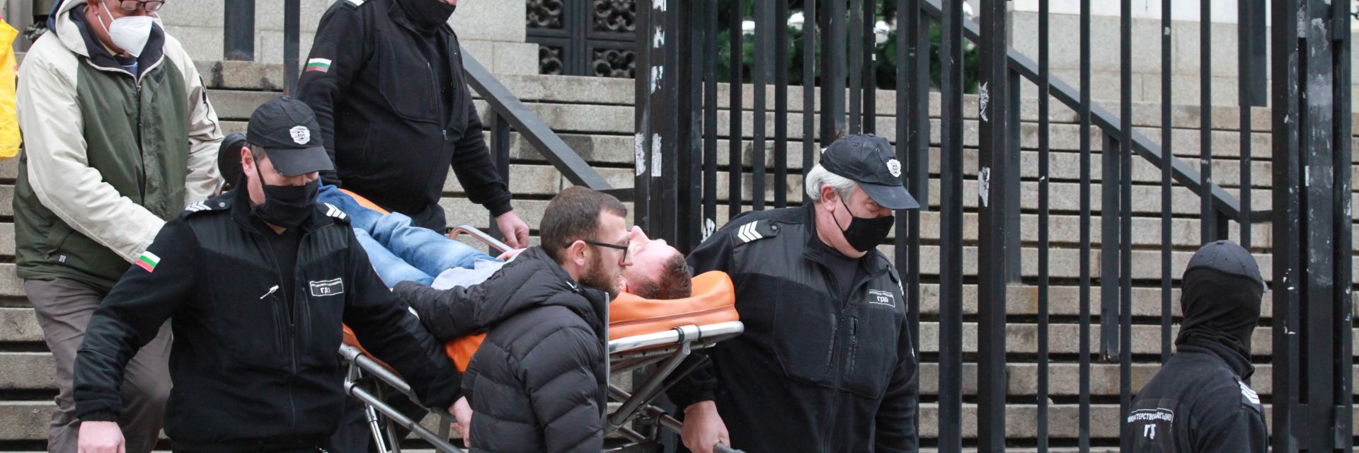 Обвиняемият за чувалите с пари от магистрала "Хемус" припадна в съда (видео)