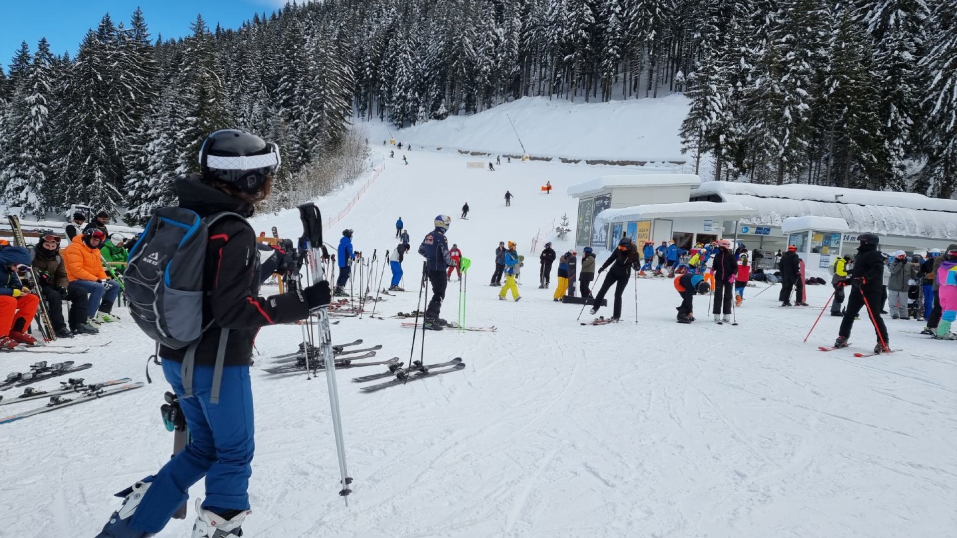Дете е в тежко състояние след инцидент на ски писта в Банско, транспортираха го до София
