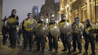 Нидерландия налага пълен локдаун Причината бързото разпространение на новия