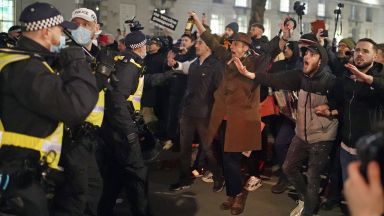 В Европа поредна събота имаше масови протести срещу ограниченията заради