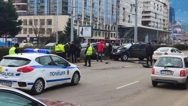 Тежка катастрофа с 4 коли в София, пострадало е дете (снимки)