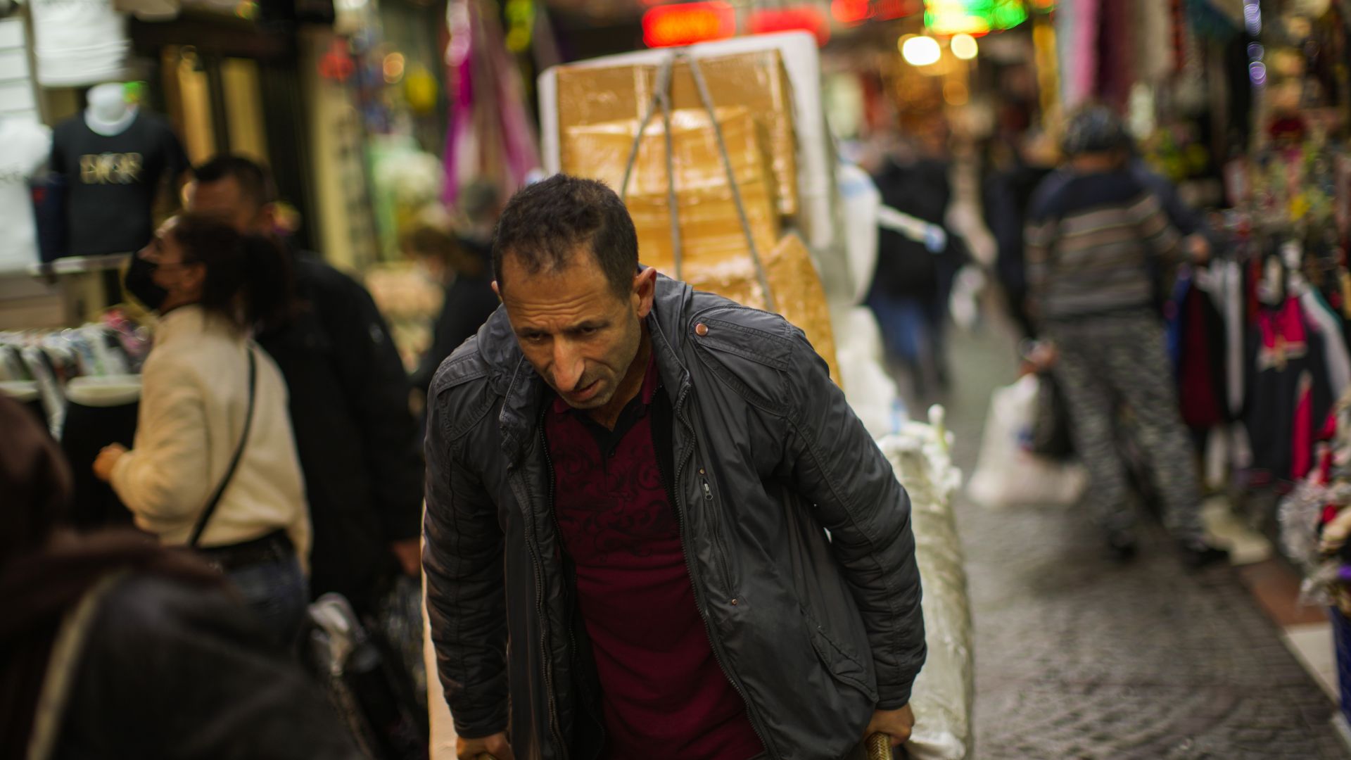 След срива на лирата: Турците се борят с недостиг на лекарства 