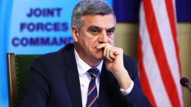 България е активен член на НАТО и като такъв не