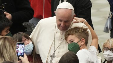 Семейното насилие е нещо почти сатанинско заяви папа Франциск в
