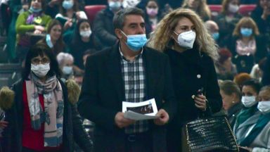 Поне за още пет обира на луксозни автомобили се подозира