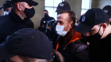 Футболният съдия Борислав Колев остава за постоянно в ареста Това