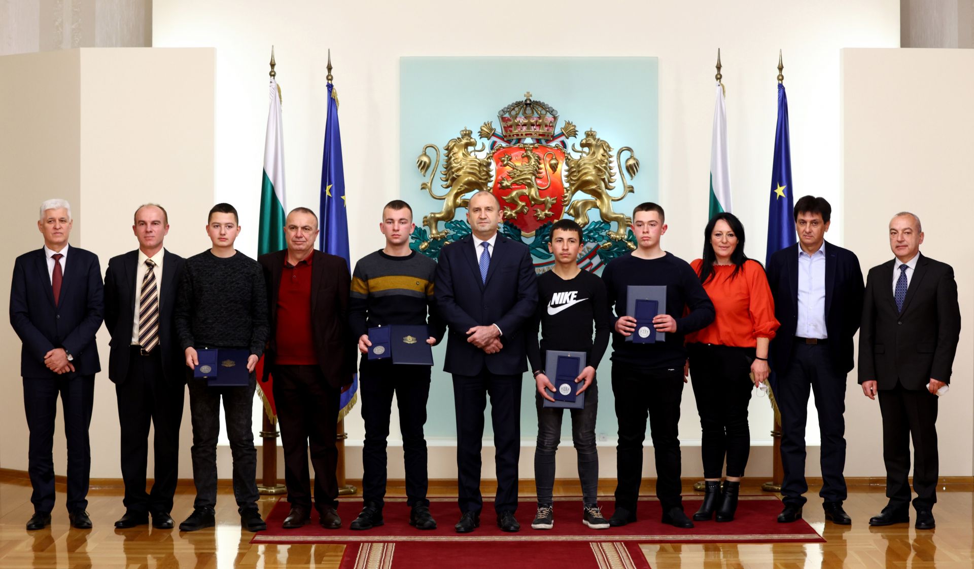 Октай Шабан, Мерт Гюргелиев, Фуркан Фикретов и Селим Селимов получиха отличията за проявената от тях смелост, съпричастност и самоотверженост