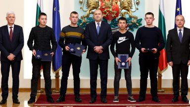 С вашата самоотвержена постъпка ни давате вярата че живеем в