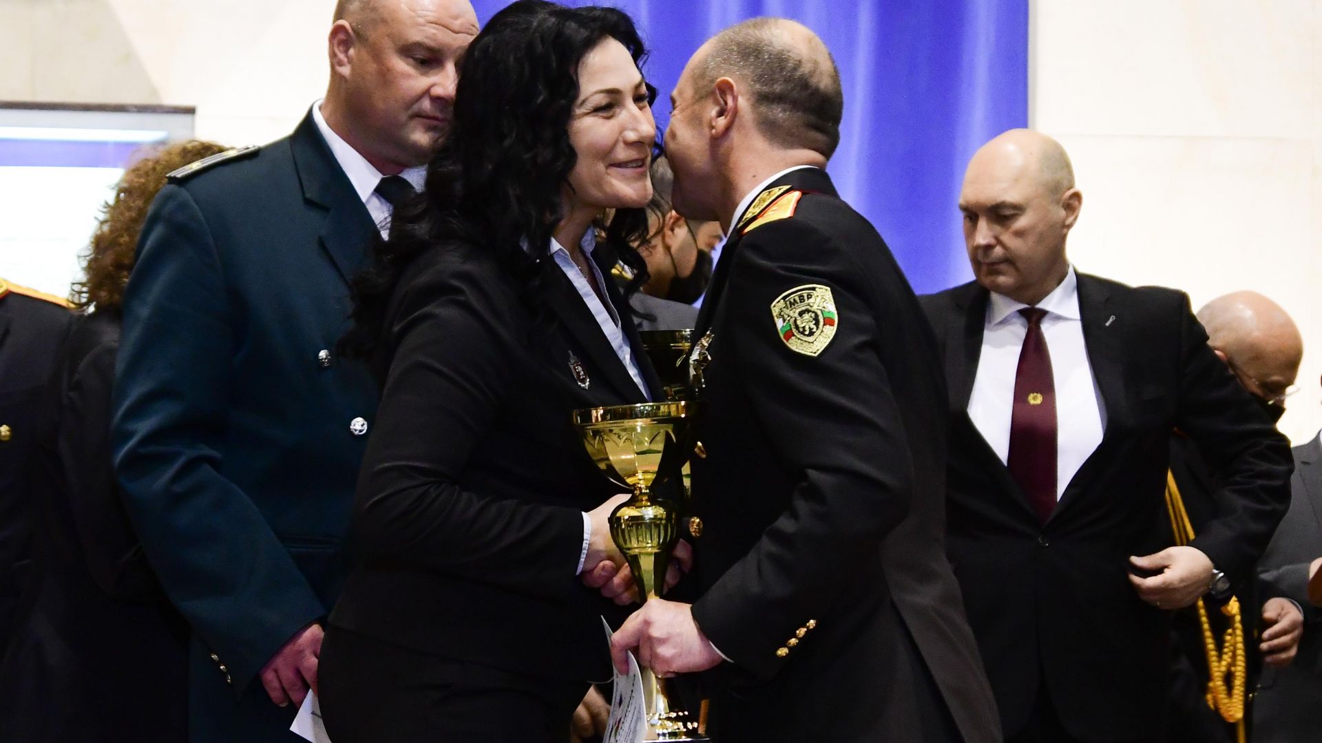 Десислава Викторова, разкрила кой простреля жена на новогодишно хоро, е полицай на 2021 г.